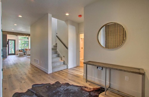 Philipsburg Casa | Modern and Newly Built Cabin Ski, Fish, Hike!
