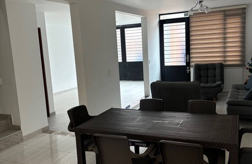 Paipa Casa | Casa moderna y tranquila en Paipa, cerca de termales y puntos turísticos.