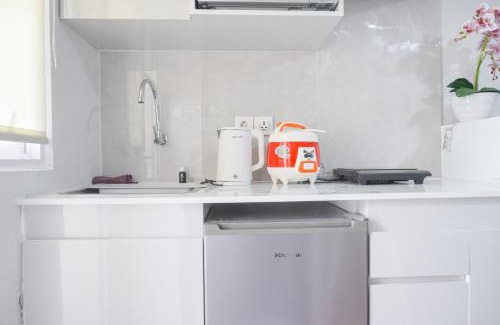 Kebagusan Apartamento | Modern and Restful Studio at Kebagusan City Apartment By Travelio
