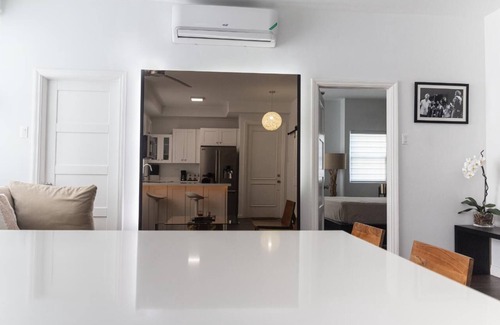 New Kingston Apartamento | Modern and Serene: 1 Bedroom Condo in the City