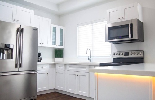 New Kingston Apartamento | Modern and Serene: 1 Bedroom Condo in the City