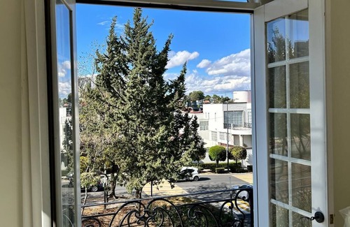Bosques de las Lomas Casa | Modern and Spacious room with balcony