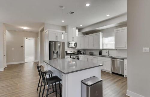 West Dallas Casa | Modern and Spacious High End Home near Downtown