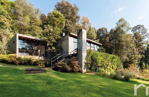 Valle de Bravo Villa | Moderna y Amplia Casa Rodeada del Bosque San Simon