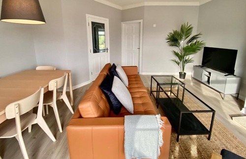 Roscoe Apartamento | Modern and Spacious No. 6 - sleeps 6 - free parking