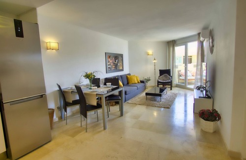Marbella Seafront Promenade Apartamento | Modern and Spacious One Bedroom Apartment on the Paseo Marítimo of Marbella.