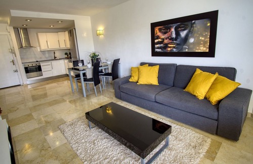Marbella Seafront Promenade Apartamento | Modern and Spacious One Bedroom Apartment on the Paseo Marítimo of Marbella.