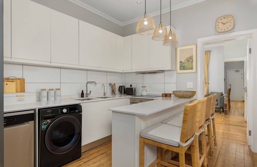 Green Point Apartamento | Modern and Spacious Apartment | Balcony | Pool
