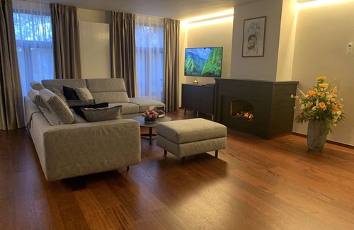 Antwerp Apartamento | Modern and Stylish! Luxury apartment in the center of Antwerp. Private parking and fully serviced.