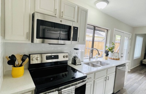 Lake Dallas Casa | Modern and Stylish updated home