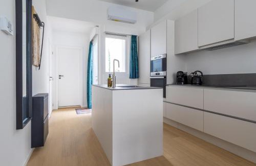 Amandus - Atheneum Apartamento | Modern Antwerp Getaway App - Heart d Anvers