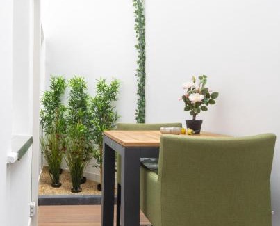 Amandus - Atheneum Apartamento | Modern Antwerp Getaway App - Heart d Anvers