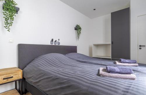 Amandus - Atheneum Apartamento | Modern Antwerp Getaway App - Heart d Anvers