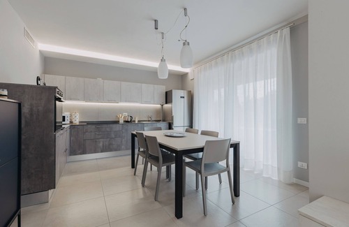 Monte Apartamento | Modern apartment with pool just steps from the beaches of Lake Garda