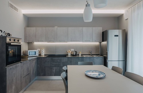 Monte Apartamento | Modern apartment with pool just steps from the beaches of Lake Garda