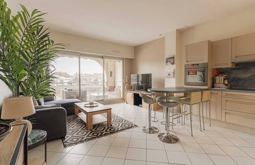 Trouville-sur-Mer Apartamento | Apartamento moderno con terraza en Trouville
