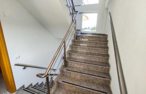 Tragjas Apartamento | Modern Apartament between sea and mountain
