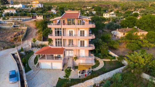 Tragjas Apartamento | Modern Apartament between sea and mountain