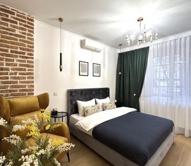 Lviv City Center Apartamento | Modern Apartment, 100m to Opera