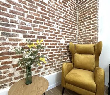 Lviv City Center Apartamento | Modern Apartment, 100m to Opera