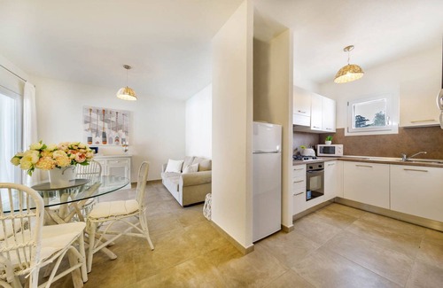 Monte Petrosu Apartamento | moderno apartamento a 5 min del mar con piscina, aire acondicionado y wi-fi