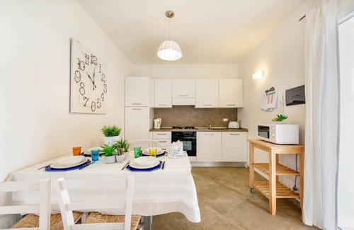 Monte Petrosu Apartamento | moderno apartamento a 5 min del mar con aire acondicionado, piscina, wi-fi