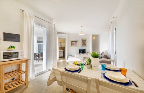 Monte Petrosu Apartamento | moderno apartamento a 5 min del mar con aire acondicionado, piscina, wi-fi