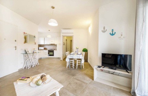 Monte Petrosu Apartamento | apartamento moderno a 5 min. del mar con piscina, aire acondicionado y wi-fi