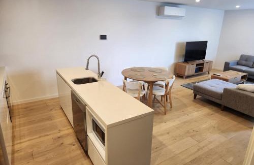 Airport West Apartamento | Modern Apartment Airport Area