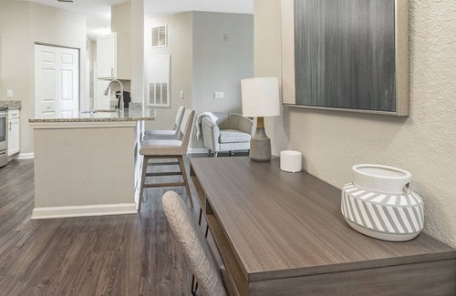 Hyde Park Apartamento | Modern Apartment in Prime Location (ID8568X76)
