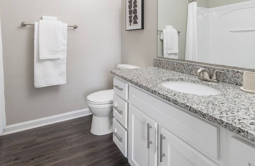 Hyde Park Apartamento | Modern Apartment in Prime Location (ID8568X76)