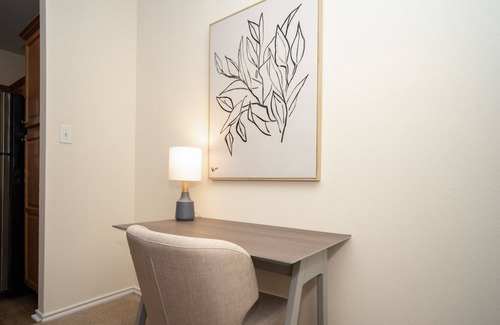 West Chester Apartamento | Modern Apartment in Prime Location (ID7083X61)