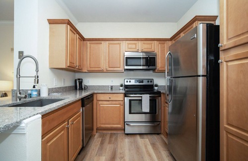 West Chester Apartamento | Modern Apartment in Prime Location (ID7083X61)
