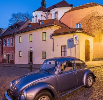 Mala Strana Casa | Modern Apartment in a Picturesque 15th-Century Building