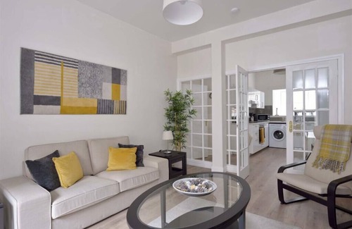 Kelso Apartamento | Modern apartment in heart of Kelso. Well equipped, minutes walk to everything