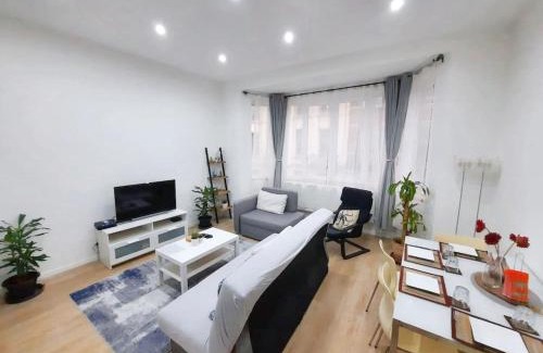 Sint-Jans-Molenbeek Apartamento | Modern Apartment in Molenbeek-Saint-Jean/77 m²/Parking