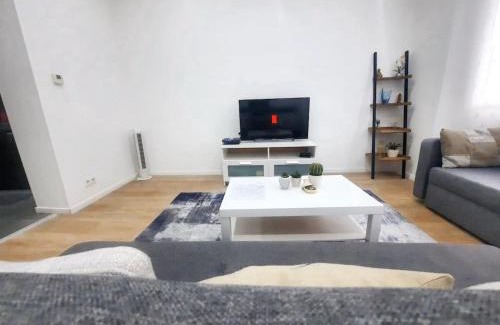 Sint-Jans-Molenbeek Apartamento | Modern Apartment in Molenbeek-Saint-Jean/77 m²/Parking