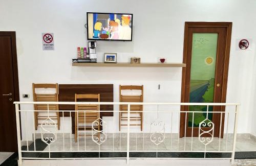 Naples City Centre Apartamento | Modern Apartment in Napoli, Balcony