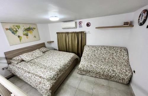 Naples City Centre Apartamento | Modern Apartment in Napoli, Balcony