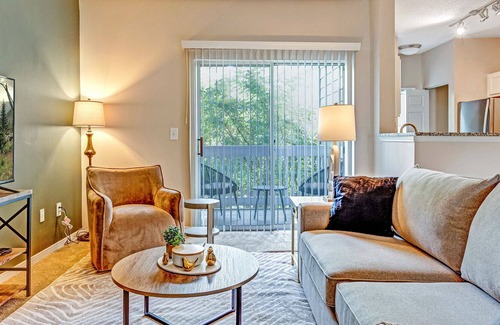 Brentwood Apartamento | Modern Apartment in Prime Location (ID4109X92)