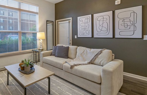 Seven Springs Apartamento | Modern Apartment in Prime Location (ID9491X71)