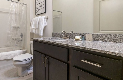 Seven Springs Apartamento | Modern Apartment in Prime Location (ID9491X71)