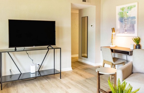 Hermitage Apartamento | Modern Apartment in Prime Location (ID4935X54)
