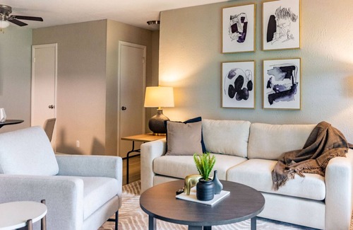 Hermitage Apartamento | Modern Apartment in Prime Location (ID4935X54)