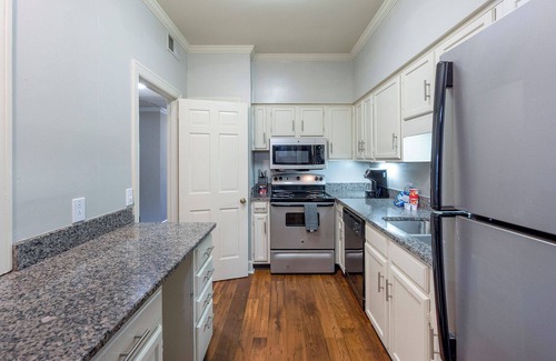 Green Hills Apartamento | Modern Apartment in Prime Location (ID9741X91)