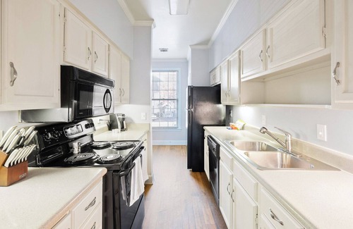 Green Hills Apartamento | Modern Apartment in Prime Location (ID7786X36)