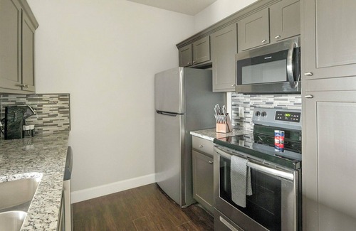 Richmond Apartamento | Modern Apartment in Prime Location (ID1272X140)