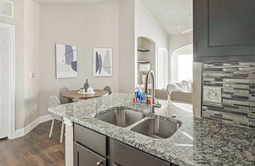 Richmond Apartamento | Modern Apartment in Prime Location (ID1272X140)