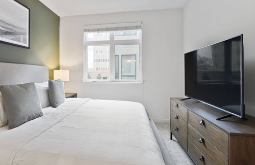 Downtown Oakland Apartamento | Modern Apartment in Prime Location (ID7668X57)