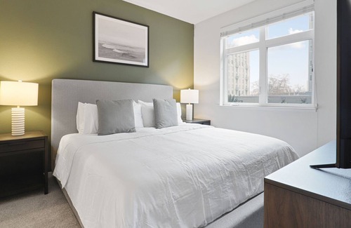 Downtown Oakland Apartamento | Modern Apartment in Prime Location (ID7668X57)
